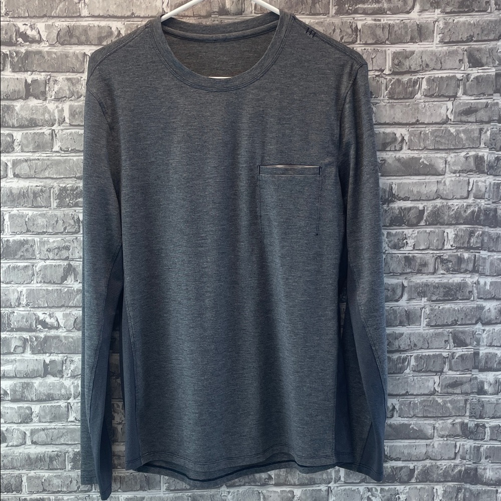 Lululemon Men's Gray‎ Long Sleeve Shirt